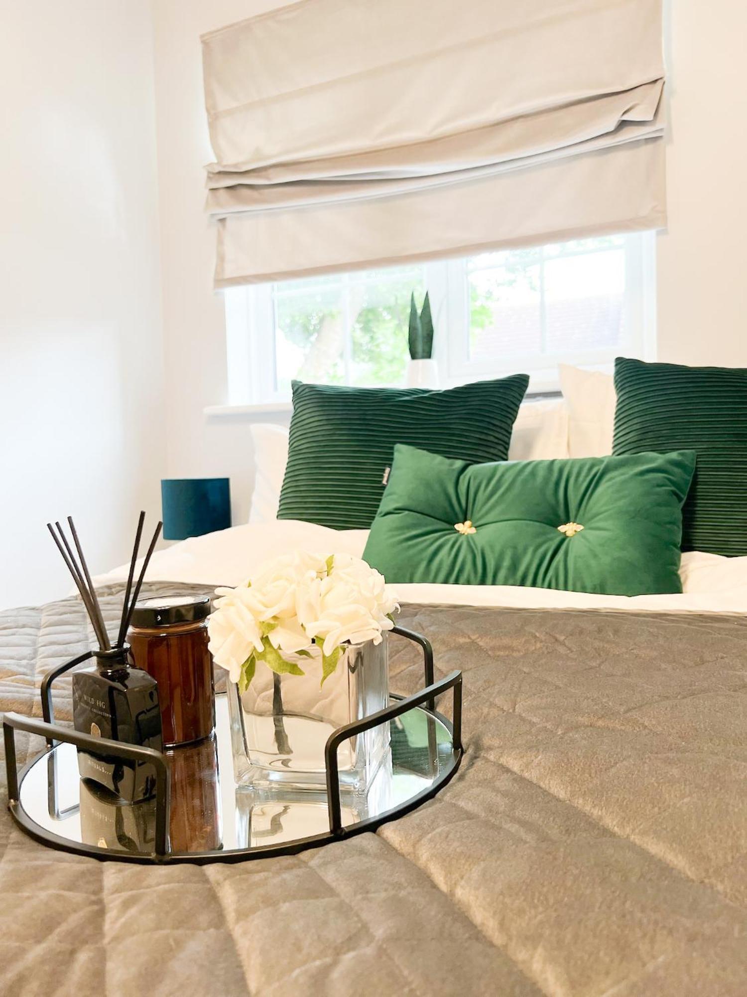 Beautiful Apartment In Beckton With Private Entrance And Garden Londen Buitenkant foto