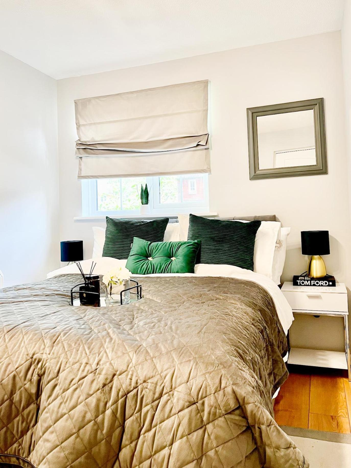 Beautiful Apartment In Beckton With Private Entrance And Garden Londen Buitenkant foto