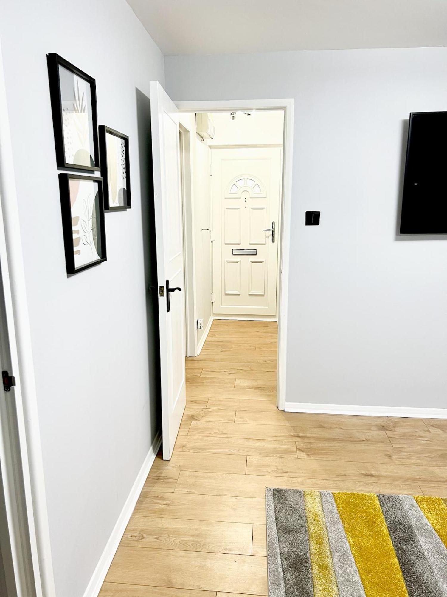 Beautiful Apartment In Beckton With Private Entrance And Garden Londen Buitenkant foto