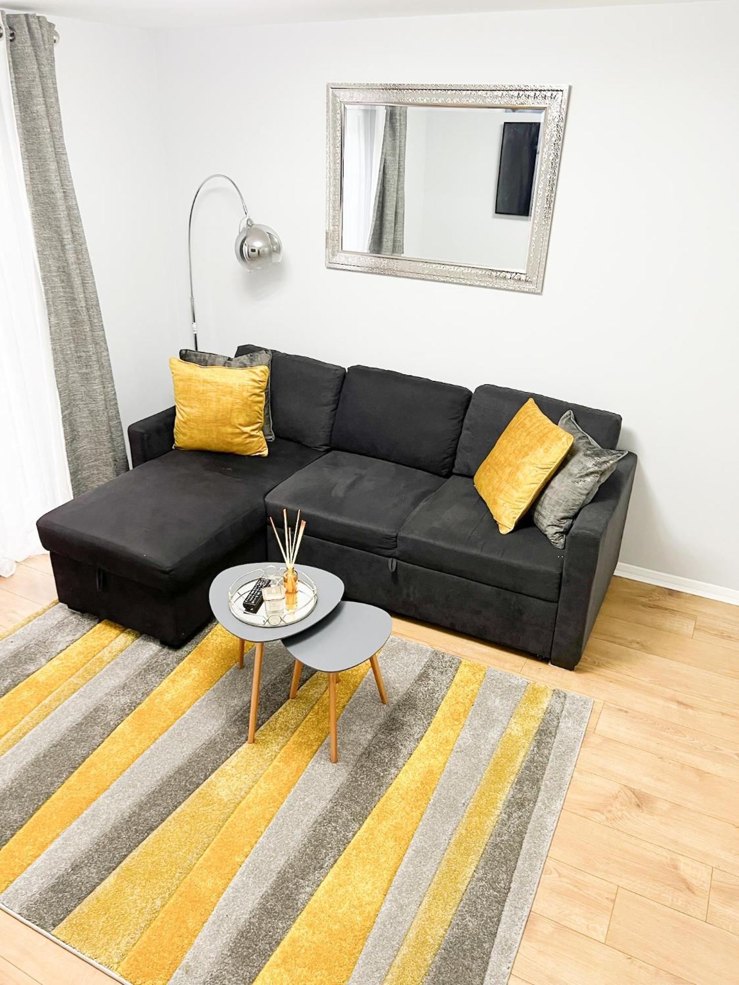 Beautiful Apartment In Beckton With Private Entrance And Garden Londen Buitenkant foto